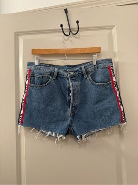 Levi’s Blue Cutoff Denim Shorts With Red and Blue Levi’s Logo Trim Size 32W